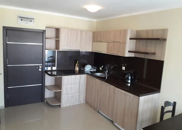 Laguna Aparthotel 2*